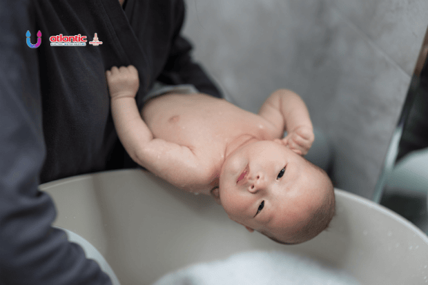 Manfaat Mandi Air Hangat bagi Kesehatan Bayi